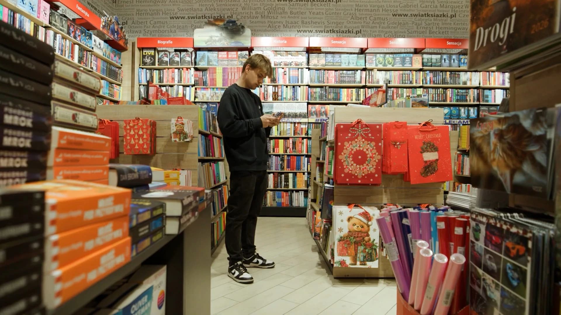 Interior of a Świat Książki bookstore
